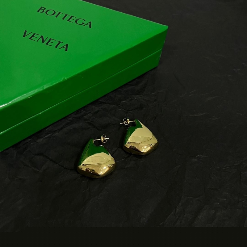 Bo*te*ga venenta earrings